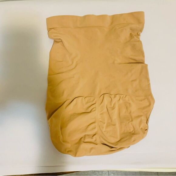 SKIMS Tan Shapewear High Waist Briefs size 2x/3x - Picture 7 of 7